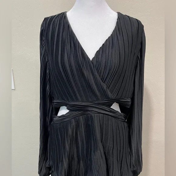 NEW! Petal & Pup Pippa Long Sleeve Midi Pleated Dress Black Size Large - Picture 6 of 8